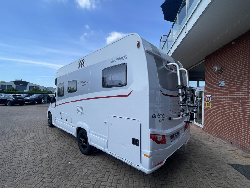 Dethleffs Pulse GT 6811 Lagebedden vlakke vloer !  foto: 3