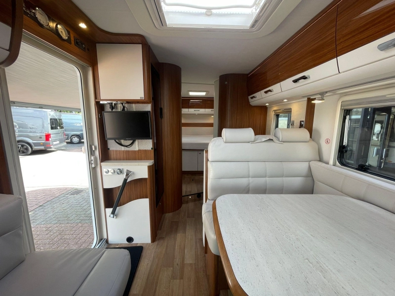 Dethleffs Diplomat Queensbed 52000 km 2017  foto: 10