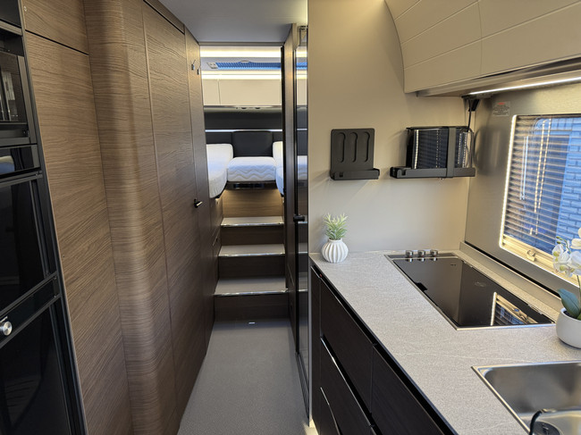 Adria Supersonic 890 LL 170 CV AUTOM&Aacute;TICO 9 velocidades 4 personas Euro6 Mercedes-Benz Sprinter EP SISTEMA DE NIVELACI&Oacute;N **Camas individuales/4 asientos/ foto: 12
