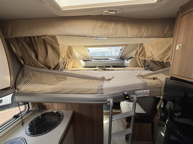 Chausson Flash 718 EB cama queen+cama abatible portabicicletas panel solar antena parab&oacute;lica el&eacute;ctrica TV puerta mosquitera remis plisado foto: 15