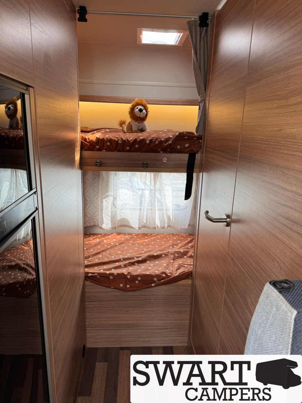 Weinsberg CaraHome 600 DKG, Autom&aacute;tico 6 personas Litera Capuchina foto: 18