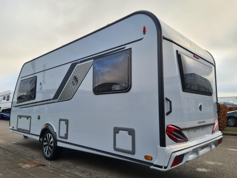 Knaus Sudwind 60 Years 500 EU Met luifel en vloerverw.  foto: 6
