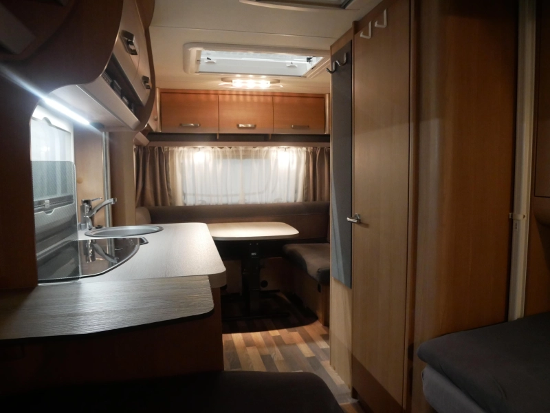 Knaus Sport 460 EU Mover sistema de nivelaci&oacute;n toldo foto: 15