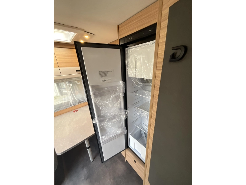 Dethleffs Summer Edition 460 EL SINGLE BEDS-XL FRIDGE photo: 12