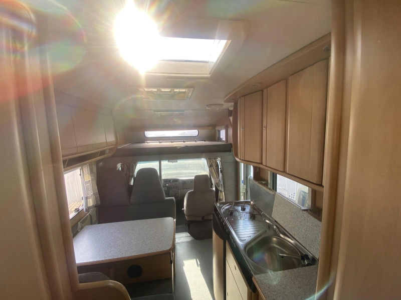 Dethleffs Globetrotter 6 PERS Met stapelbed &XXL garage  foto: 15