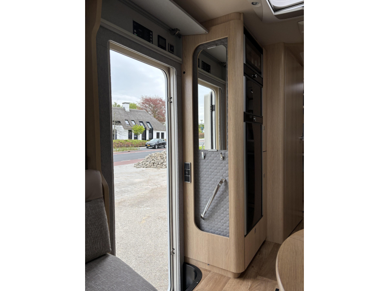 Hymer B ML I 790 Mercedes + Queen bed photo: 21