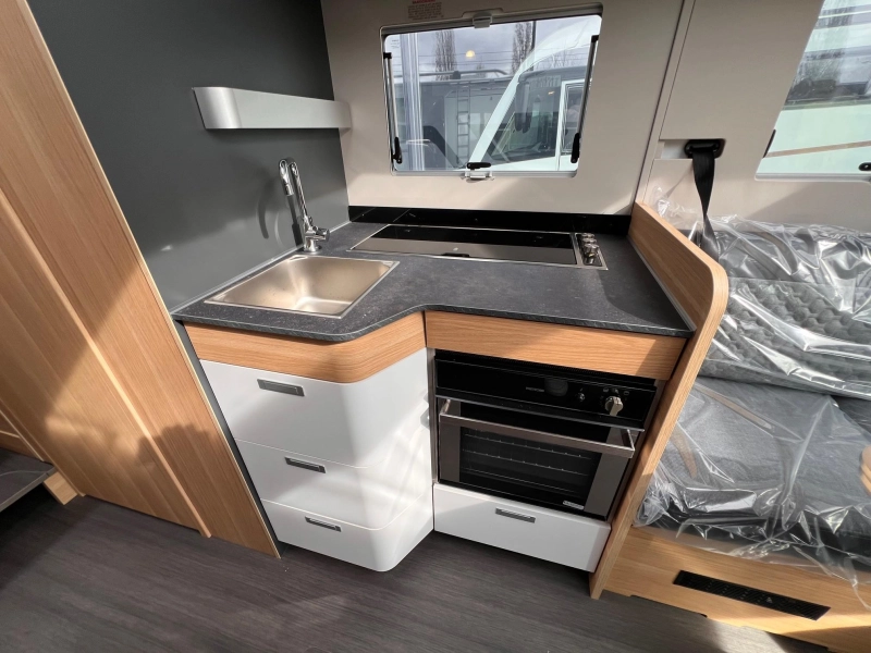 Adria Coral 670 DL AUTOMAAT/180PK  foto: 5