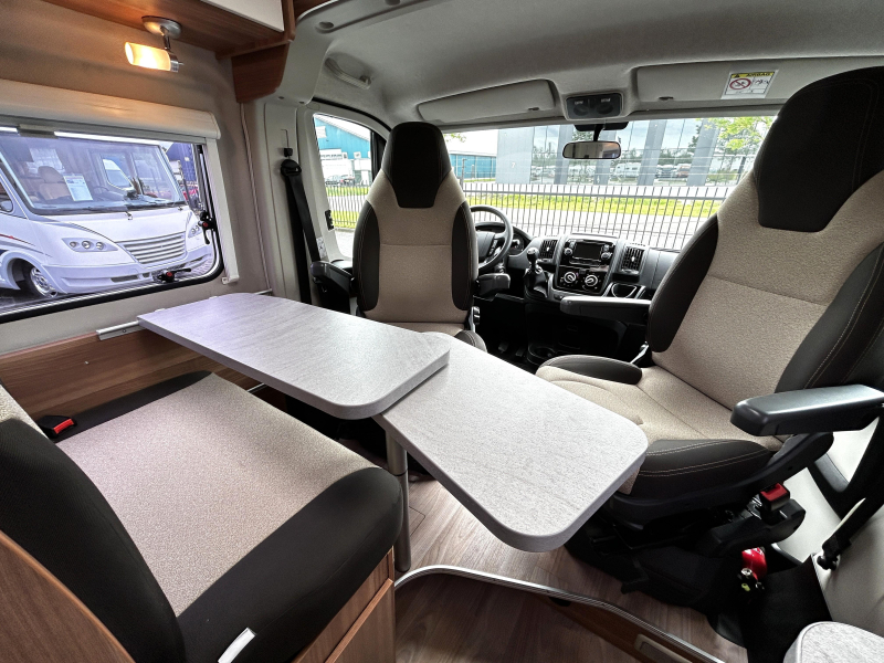 Weinsberg CaraBus 250 KL Dwarsbed/Euro5/2015/5.4m  foto: 9