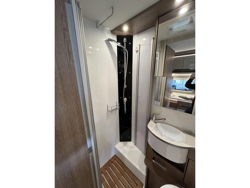 Dethleffs Trend I 6617 Lengte bed, dakairco, etc  foto: 5