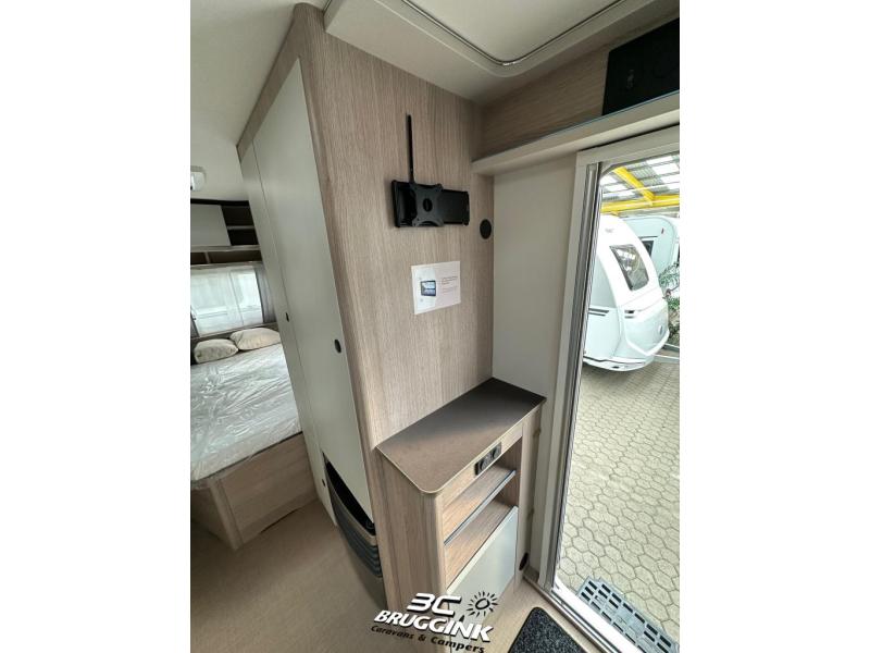 Bürstner Premio SkyLine 460 TS - FRANS BED EN RONDZIT 