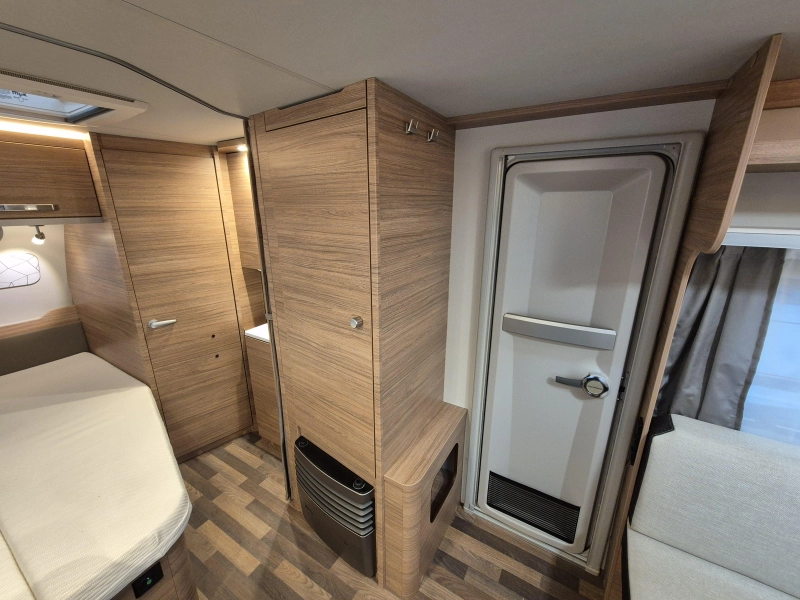 Weinsberg CaraOne Edition HOT 450 FU con toldo de casete! foto: 17