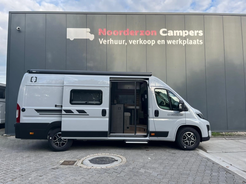 Crosscamp ADVTR 6.4 EF - Automatik - Sehr modern Foto: 16
