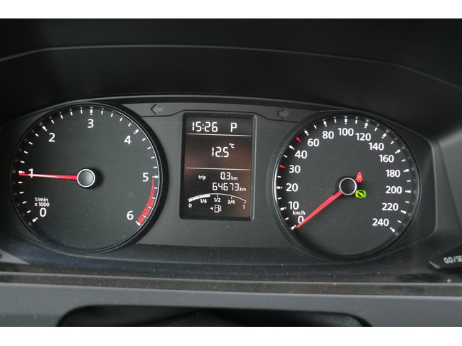 Volkswagen Transporter Camper TDI 150PS T6 Automatik | Klimaanlage | Sitzheizung | Elektr. Fenster | 4 Schlafpl&auml;tze | neues Interieur | K&uuml;hlschrank + Gefrierfach | Foto: 12