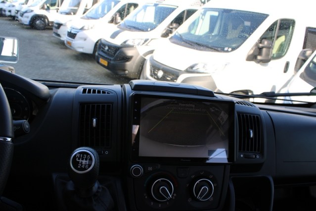 Jonge Knaus VanSation 650 Peugeot 2.2 l/ 165 pk met slechts 7.873 km enkele bedden (45  foto: 21