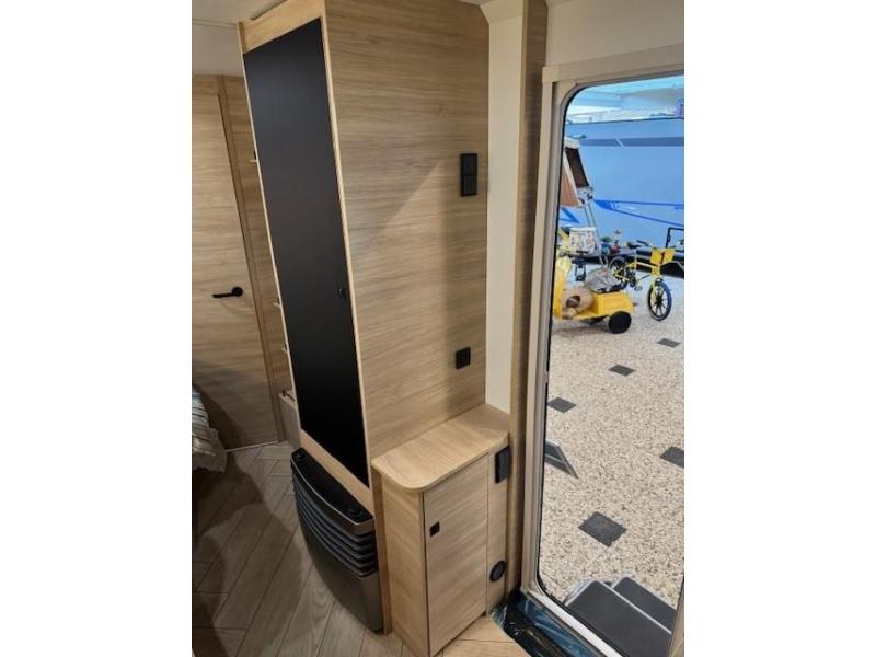 Caravelair Sport-Line 410 zwart met lichtgrijs  foto: 16