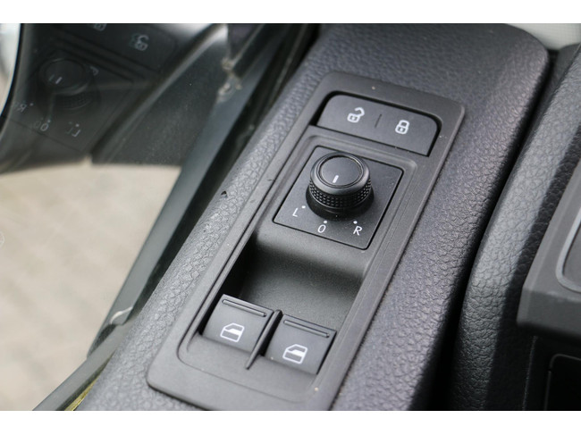 Volkswagen Transporter Camper TDI 150PS T6 Automatik | Klimaanlage | Sitzheizung | Elektr. Fenster | 4 Schlafpl&auml;tze | neues Interieur | K&uuml;hlschrank + Gefrierfach | Foto: 13