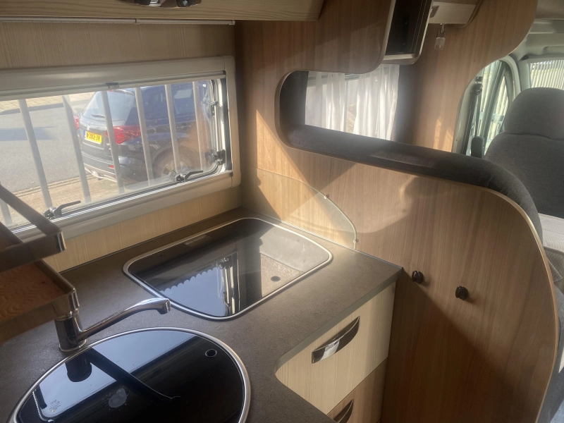 Pilote Aventura P 730 mit Queensize-Bett UND LUXUS Foto: 24