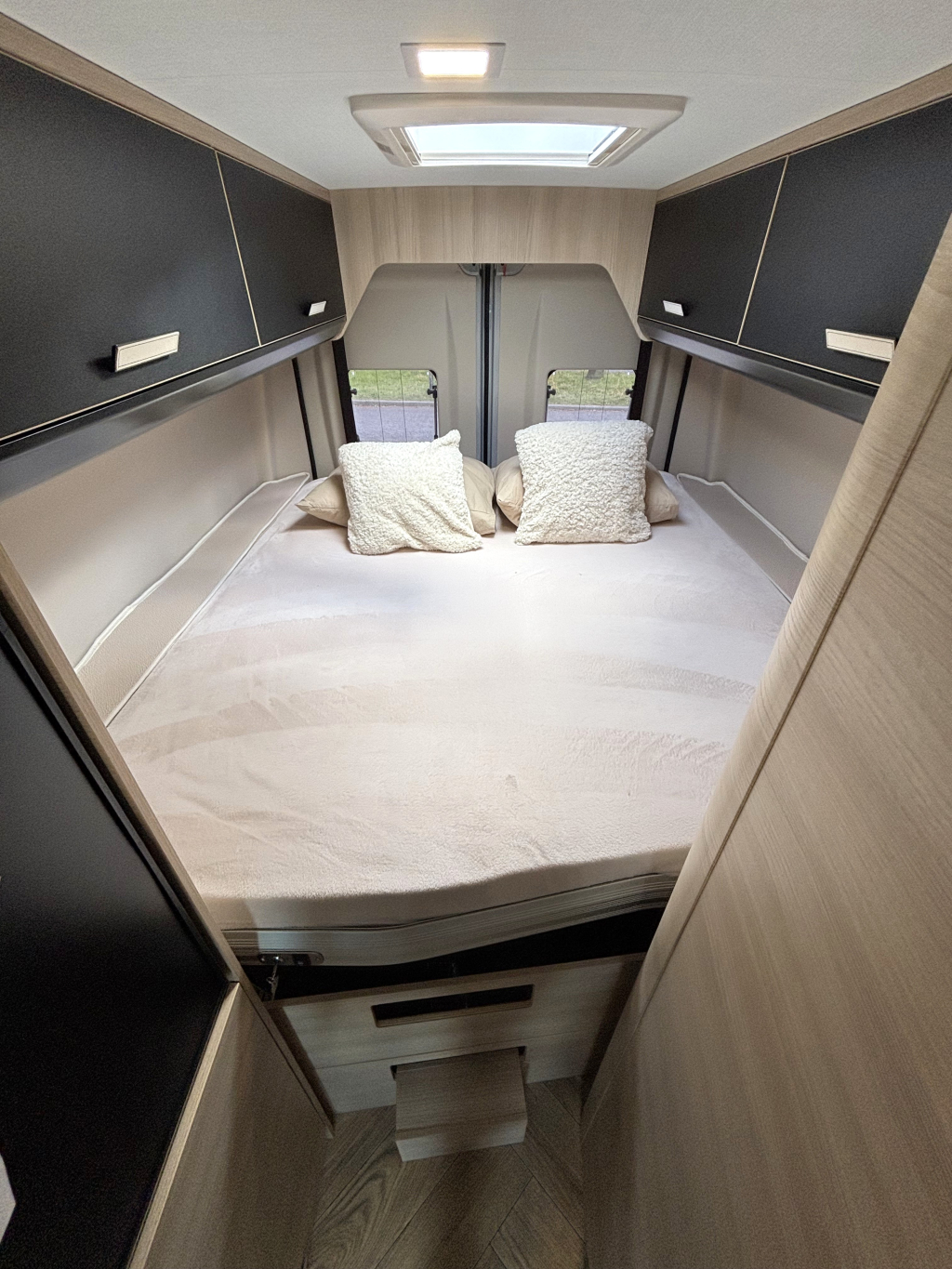 Chausson Sport Line 690 9-SPEED AUTOMATIC LIFT BED FIAT 8 180HP photo: 2