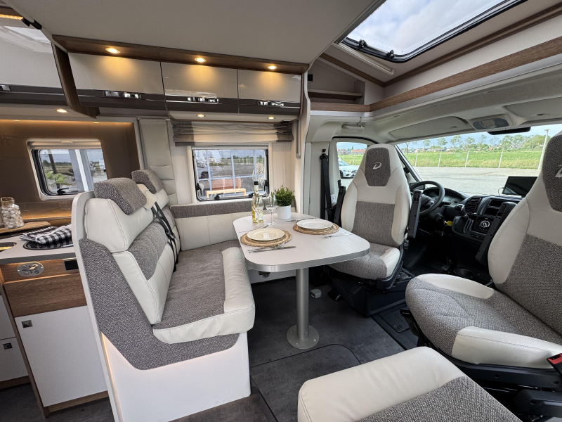 Dethleffs Trend 7057 Automaat Queensbed Hefbed  foto: 13