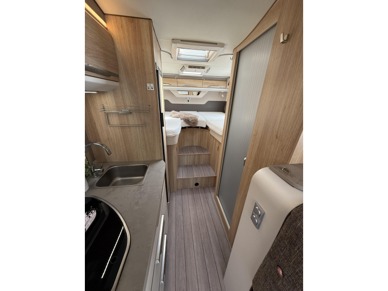 Knaus Sky Wave 650 MEG &iexcl;Amplia autocaravana! foto: 21