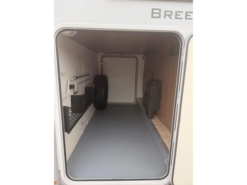 LMC Breezer V 646 G Fiat 130PK Lengtebedden  foto: 15