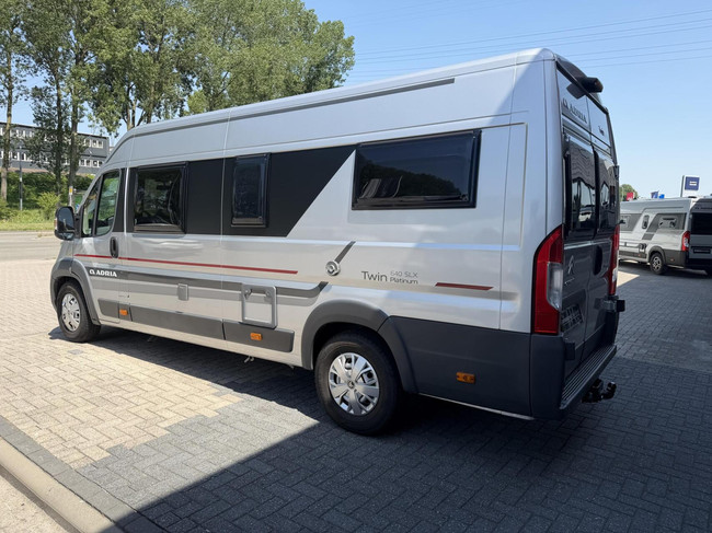 Adria TWIN 640 SLX Enkele Bedden Luifel Trekhaak Bearlock foto: 5