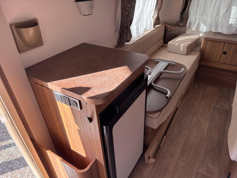 Eriba Touring 420 Legend Ventura Zilver  foto: 7