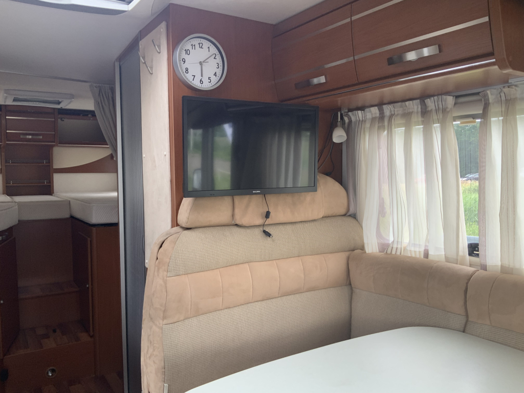 Hymer Exsis-I 674 EX 2.3 MultiJet 160 PK,Integraal,Motor-airco, 2 Lengte-bedden, Hef-bed, Garage, Trekhaak, etc, etc. Camper centrum on the road  foto: 6