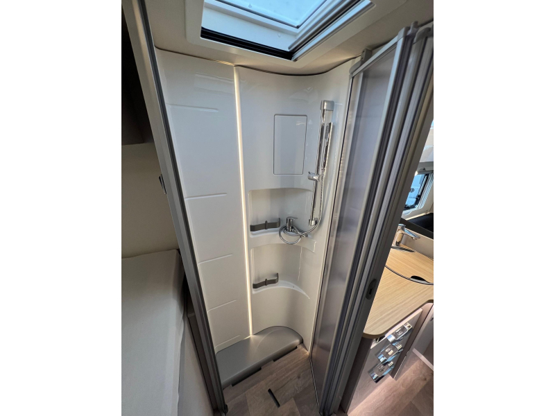 Hymer Tramp 680 automaat, enkele bedden  foto: 13