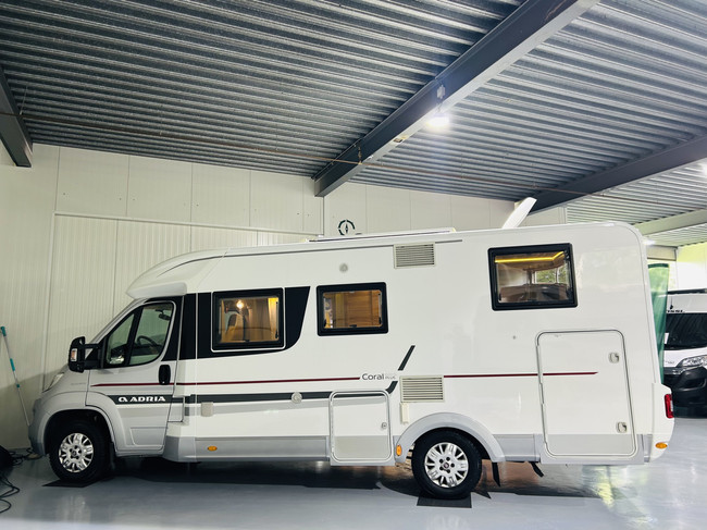 Adria CORAL S 600SL Plus, Autom&aacute;tico, Camas individuales, 1er Propietario 150CV foto: 8