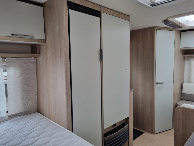 B&uuml;rstner Premio 395 TS Cassette awning-Awning photo: 17