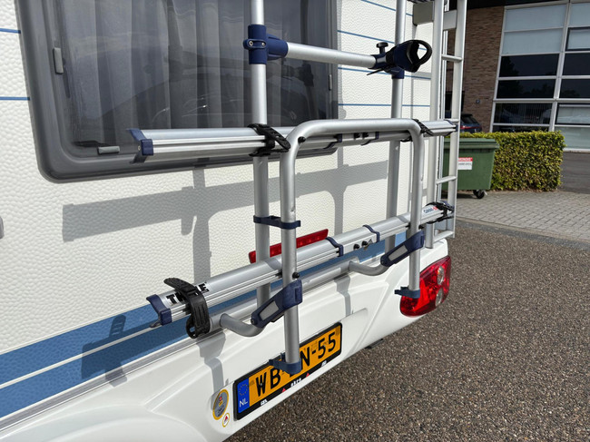 Hobby 30 | Voortent | Luifel | Fietsendrager Achter | 3-Pits gasfornuis | Dakluik foto: 21