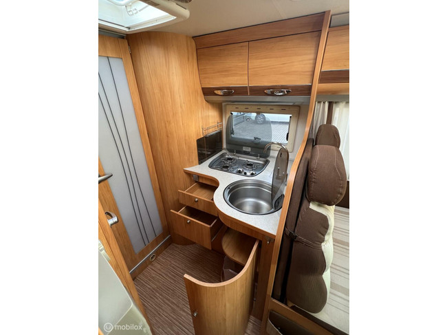 Adria CORAL S 690SP 160PK Queensbed Luifel Zonnepaneel Oven foto: 10