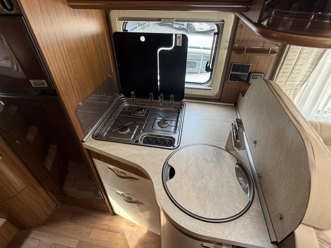 Hymer B 588 Automatic Single Beds Pull-down Bed 2X Airco Inverter Solar Panel photo: 17