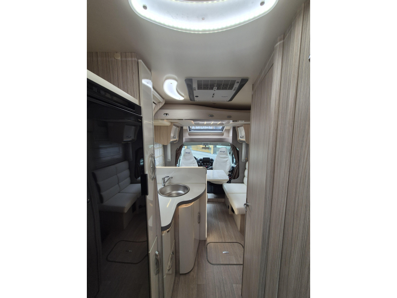 Elnagh T-Loft 450 Querbett und Hubbett Foto: 16
