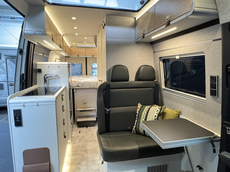 Hymer Grand Canyon S 700 4x4 - toit relevable - lit longitudinal photo : 4