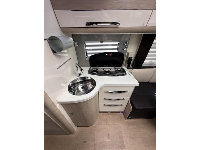 Mobilvetta K-Yacht 86 Lengtebedden Automaat TV  foto: 16