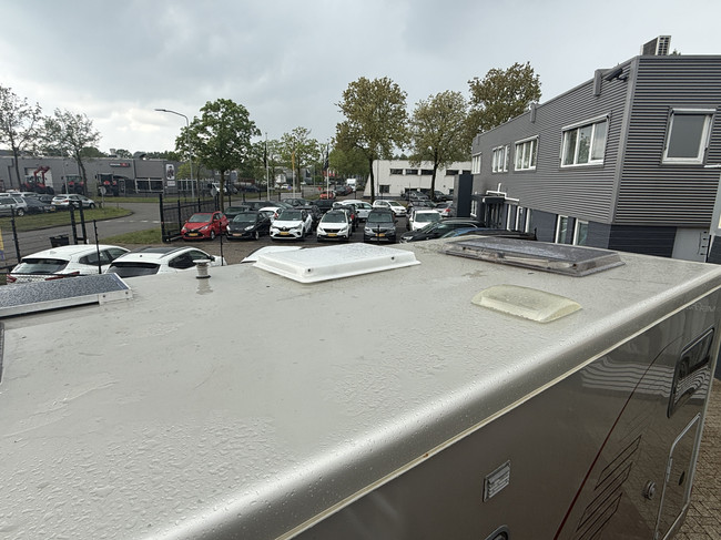 Hymer S 790 150 PS sehr luxuri&ouml;se Ausf&uuml;hrung franz&ouml;sisches Bett + Hubbett XXL K&uuml;hlschrank Backofen Markise Leder Klimaanlage Kamera TV elektr. Satellit TV gro&szlig;e Garage Foto: 6