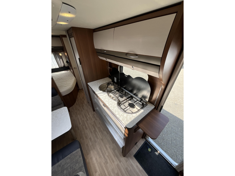 LMC Vivo 520 K STAPELBED-MOVER-VOORTENT  foto: 5