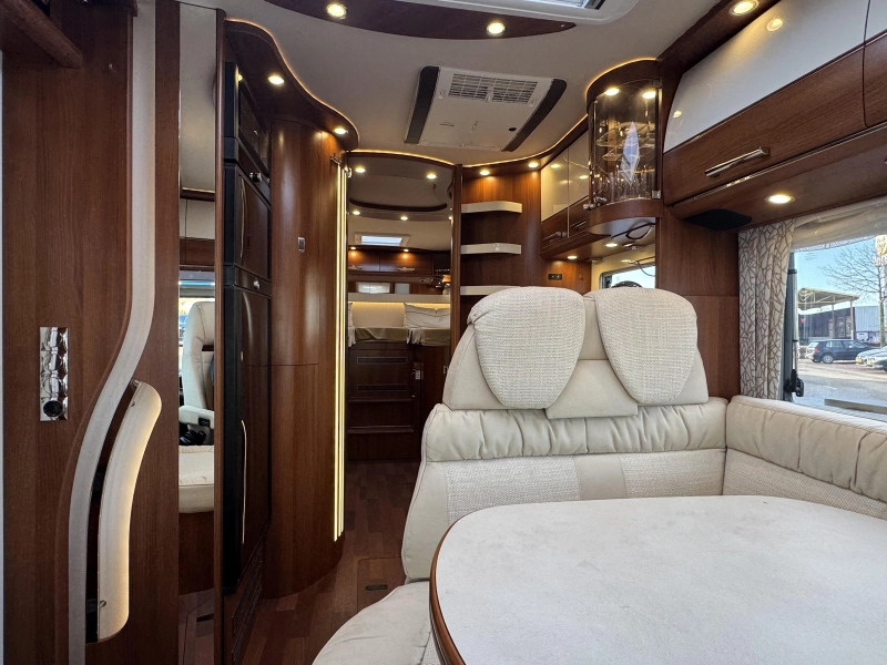 Carthago Chic C-Line I 4.9 LE Mercedes- Camas longitudinales foto: 1