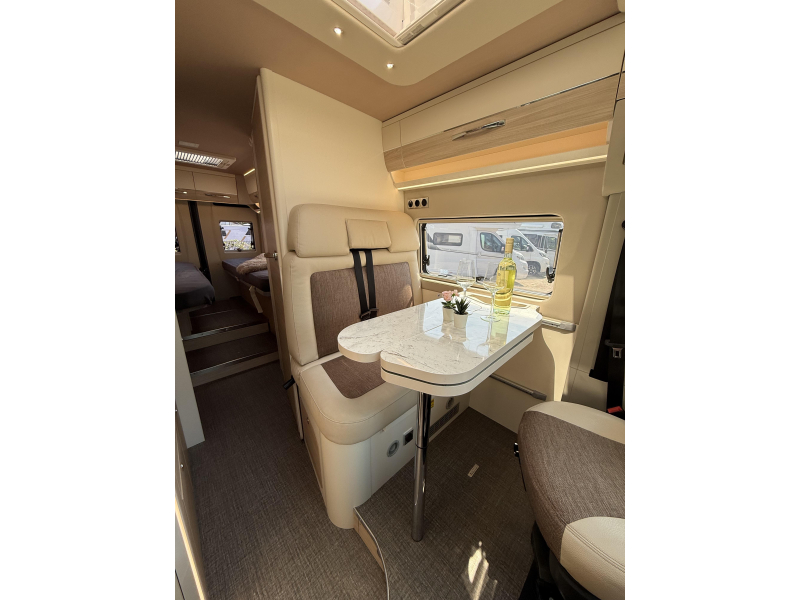 Eura Mobil Van 635 EB V635 EB Lage bedden!  foto: 15