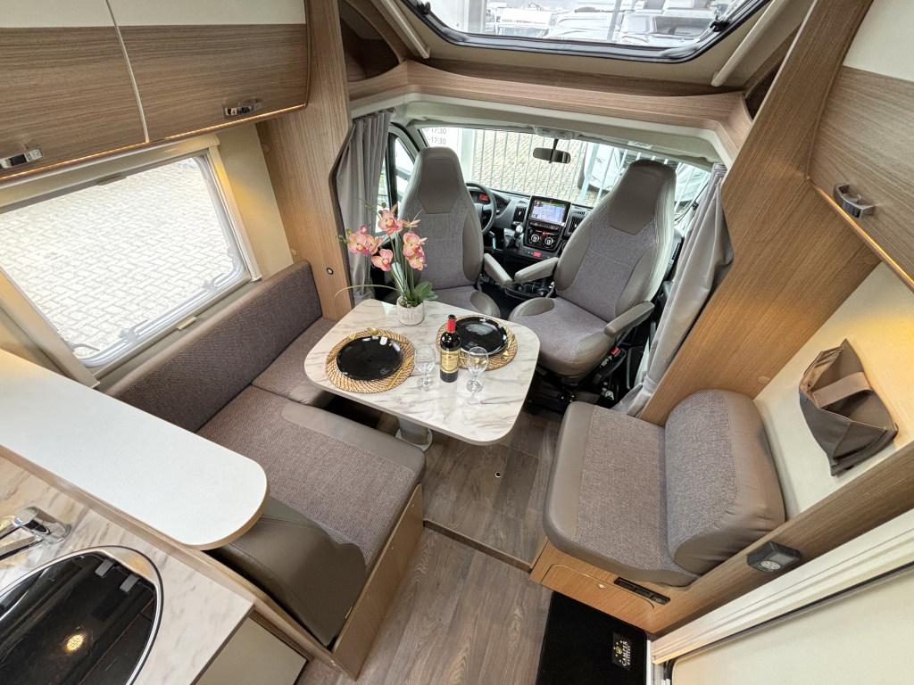Carado T 449 QUEENSBED AUTOMAAT LEVELSYSTEEM 150PK ! foto: 1