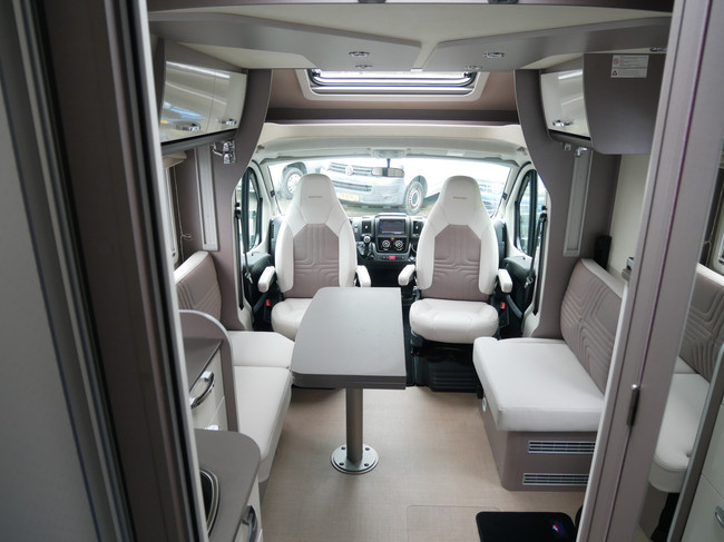 Bürstner Lyseo Privilege TD 732 Queensbed / Face to Face foto: 19