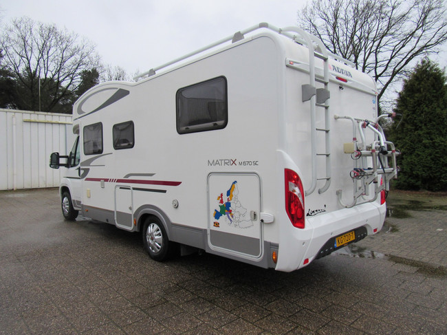 Adria MATRIX M 670 SC Cama Queen & Cama Abatible 5 cinturones a&ntilde;o 2012 foto: 3