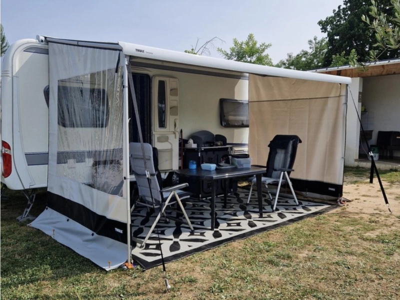 Hobby De Luxe 540 UL camas individuales asiento redondo foto: 14