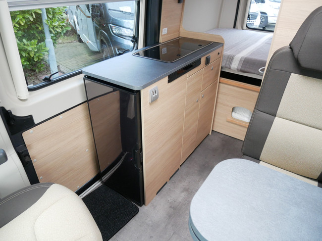 RoadCar (Pössl Groep) R540, Compacte 5.40 Meter Buscamper foto: 12