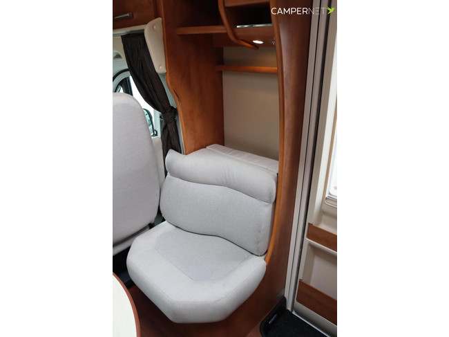 Carthago CHIC C-LINE T 4.9 150cv Multijet | Camas individuales | Inversor | Suspensi&oacute;n neum&aacute;tica | Paneles solares | Toldo | Ducha exterior | Portabicicletas foto: 8