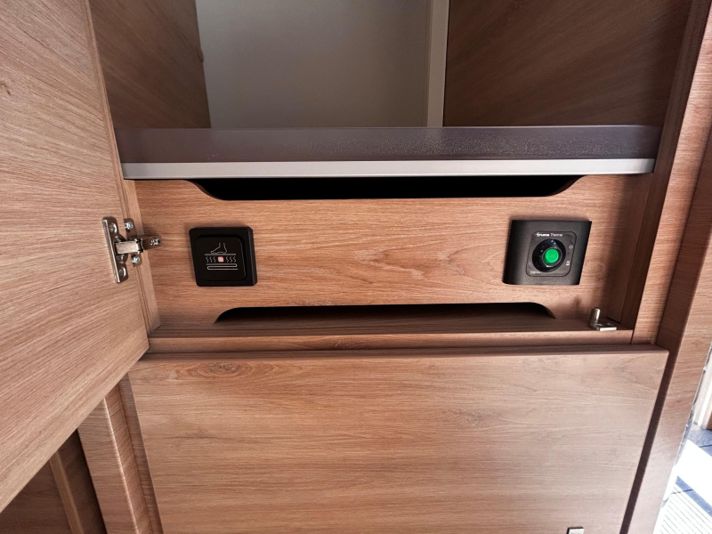 Knaus Sudwind Black Selection 450 FU Paquete de Ventaja Temporal foto: 13