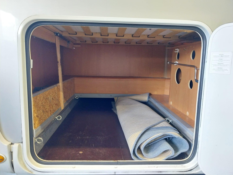 Dethleffs Globetrotter 6844 RT met mooi fransbed  foto: 18