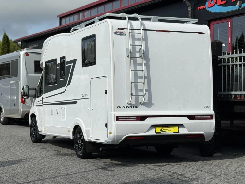 Adria Coral Axess 600 SL 7 meter lengtebedden  foto: 8